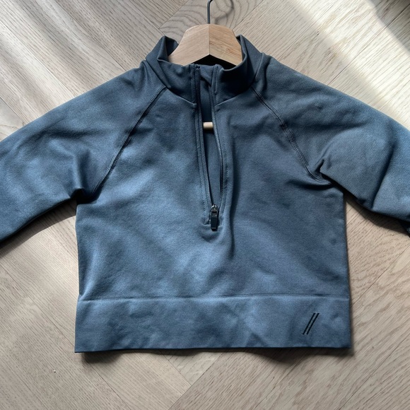 We are Tala Aster Longsleeve Zip crop top - Picture 2 of 6